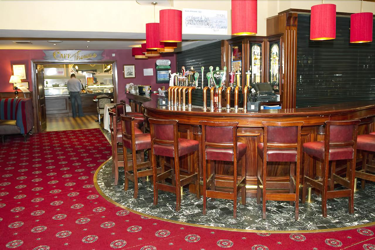 Headfort Arms Hotel เคลส์ ภายนอก รูปภาพ