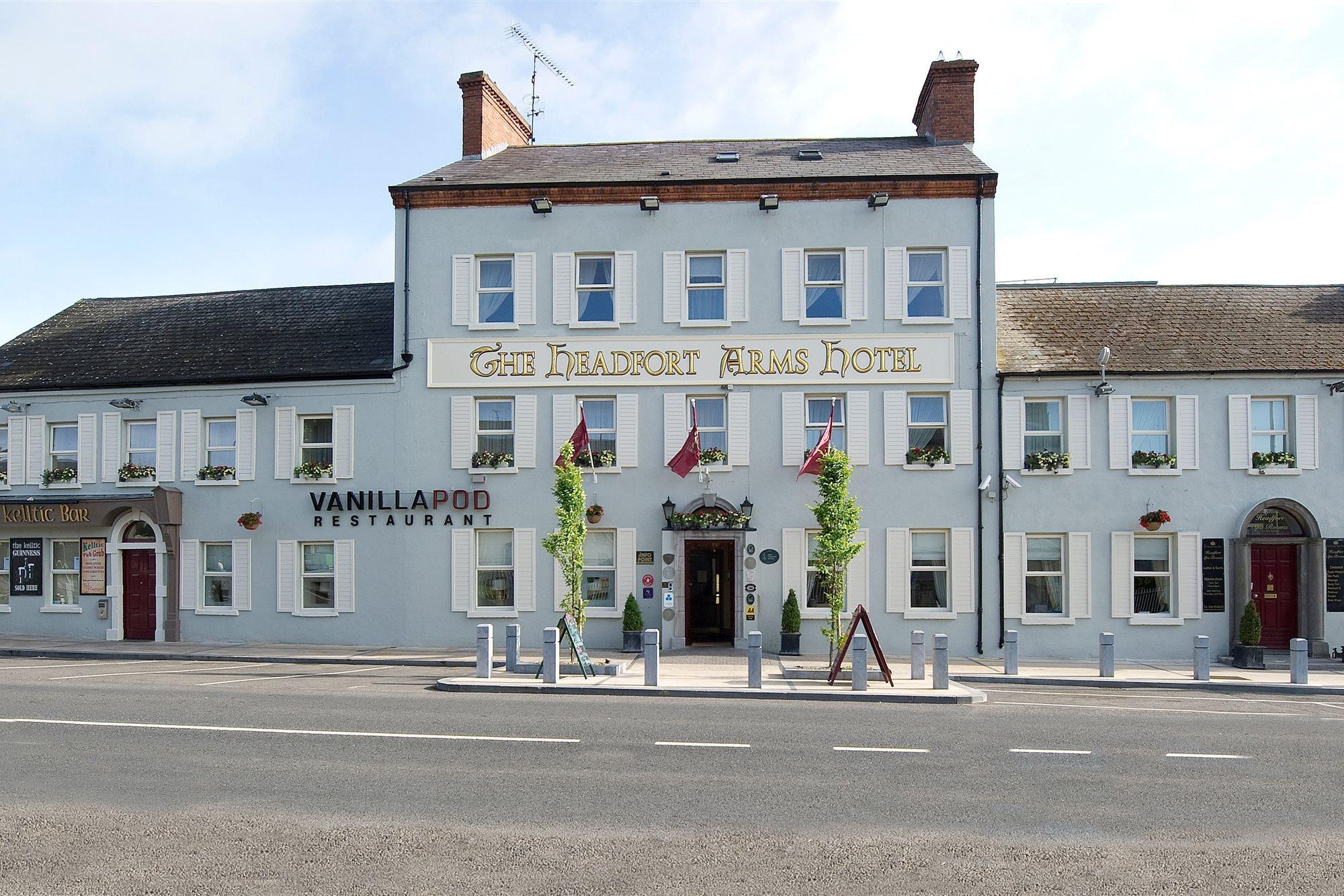 Headfort Arms Hotel เคลส์ ภายนอก รูปภาพ