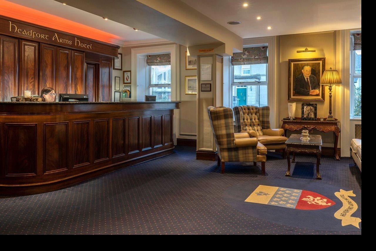 Headfort Arms Hotel เคลส์ ภายนอก รูปภาพ