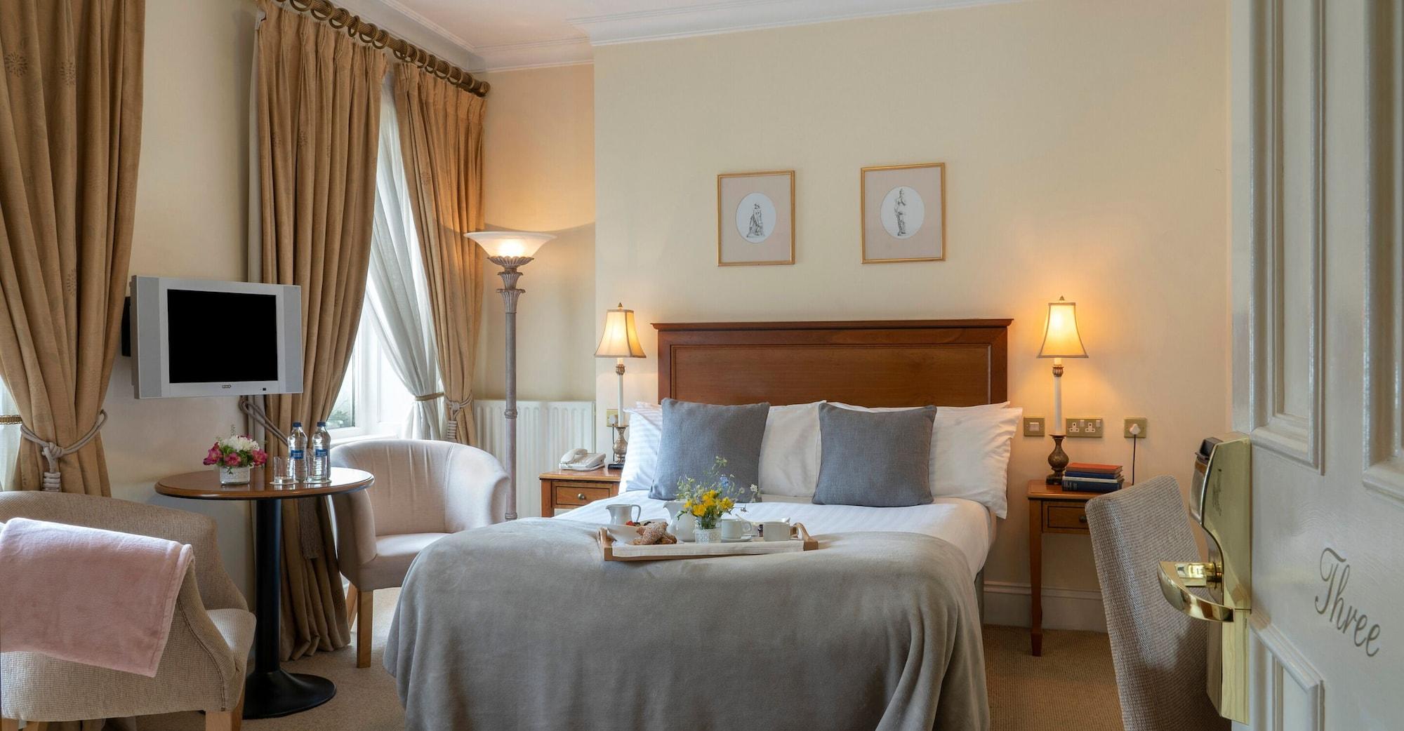 Headfort Arms Hotel เคลส์ ภายนอก รูปภาพ