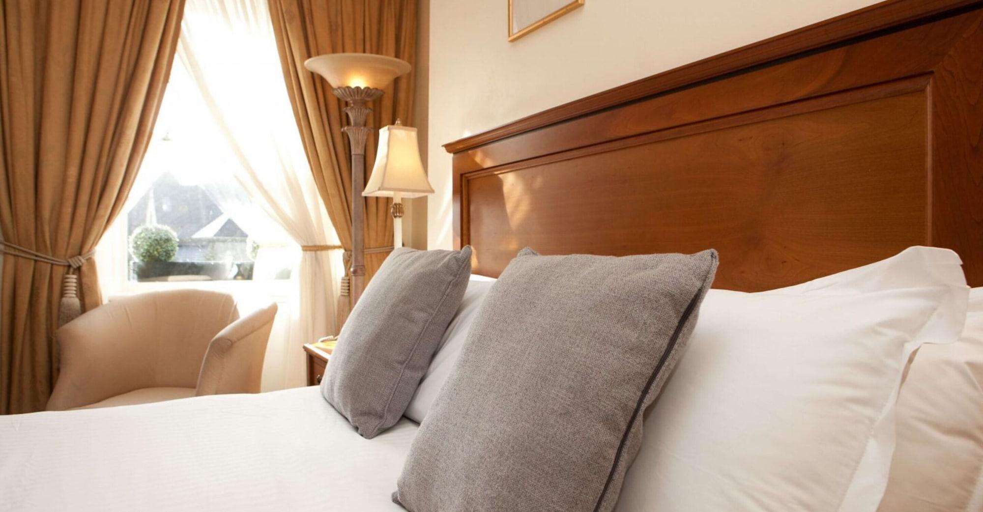 Headfort Arms Hotel เคลส์ ภายนอก รูปภาพ