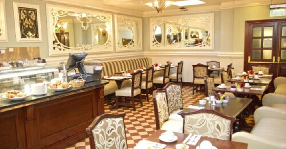 Headfort Arms Hotel เคลส์ ภายนอก รูปภาพ