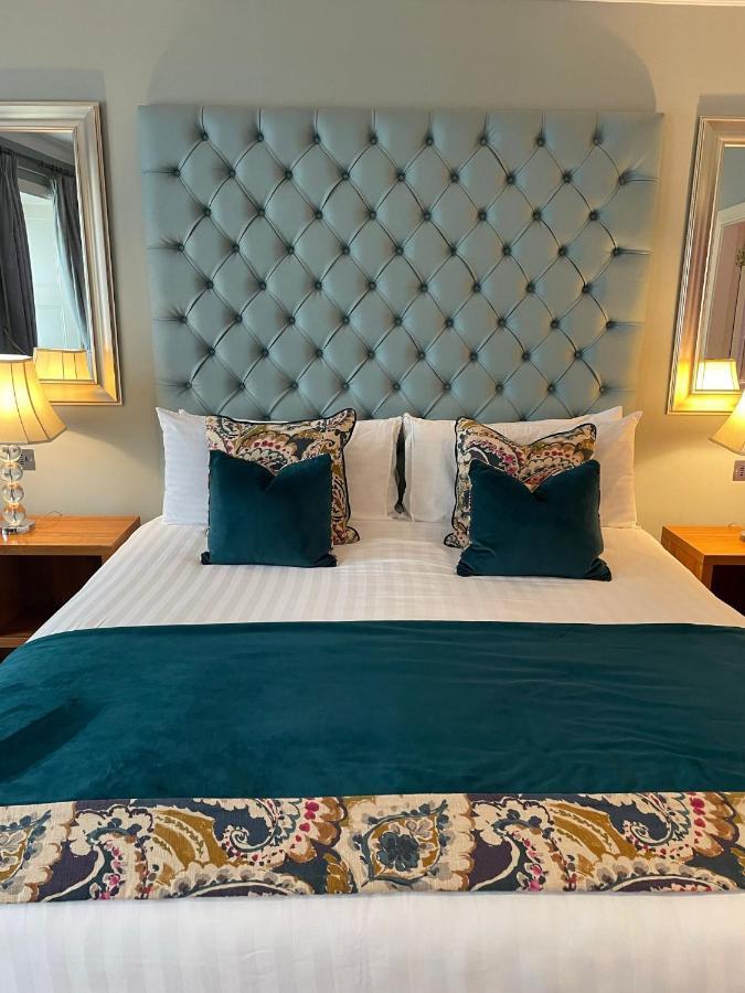 Headfort Arms Hotel เคลส์ ภายนอก รูปภาพ