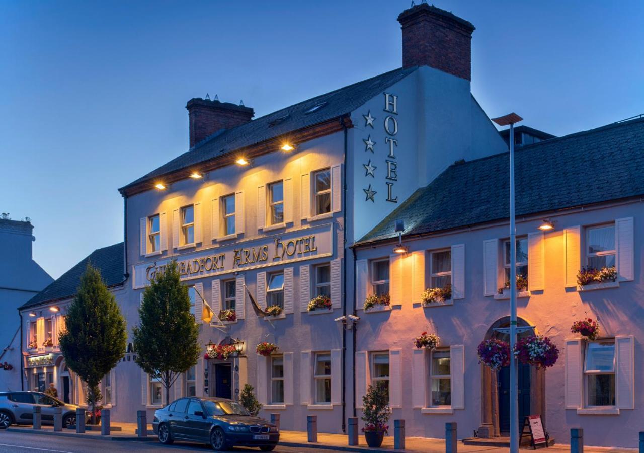 Headfort Arms Hotel เคลส์ ภายนอก รูปภาพ