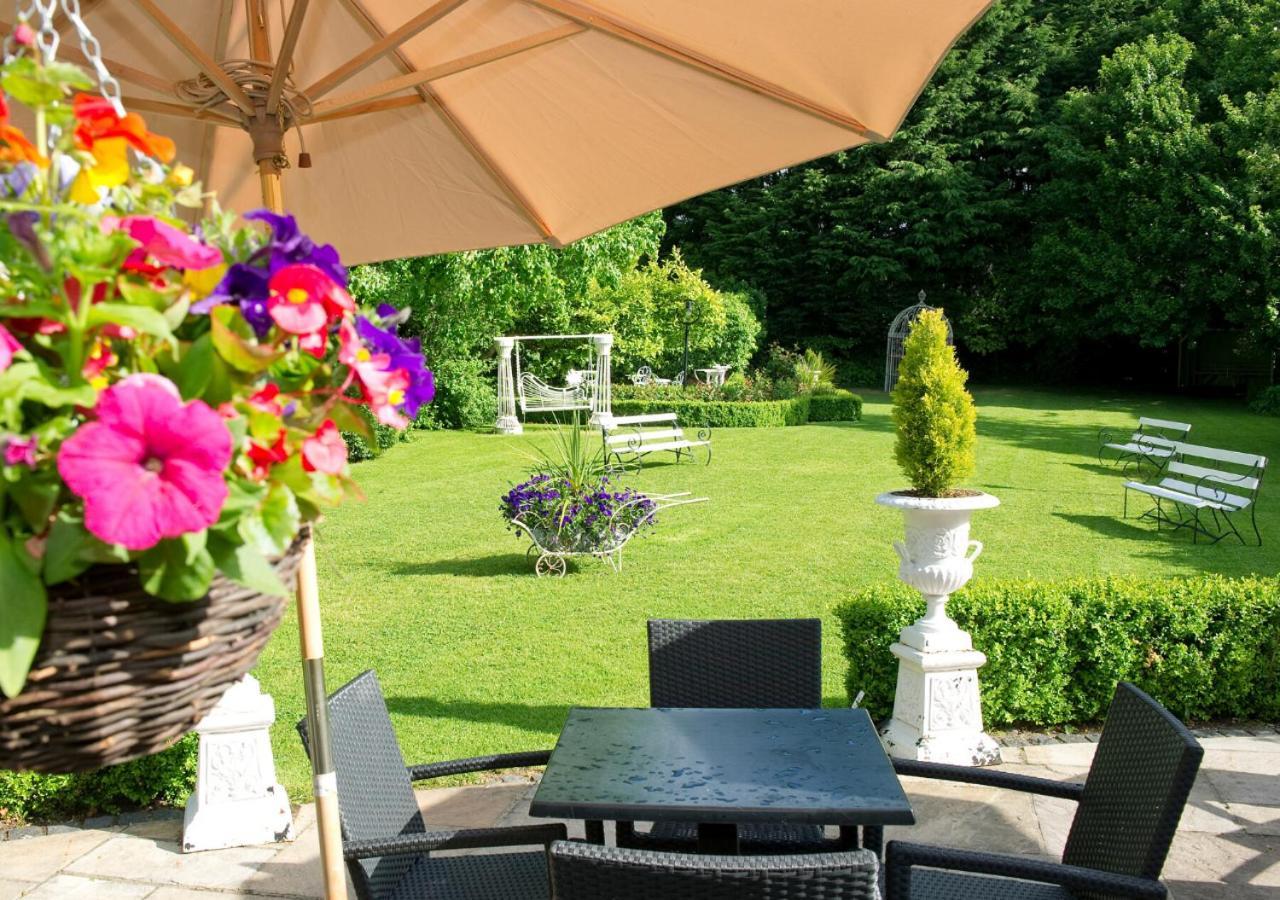 Headfort Arms Hotel เคลส์ ภายนอก รูปภาพ